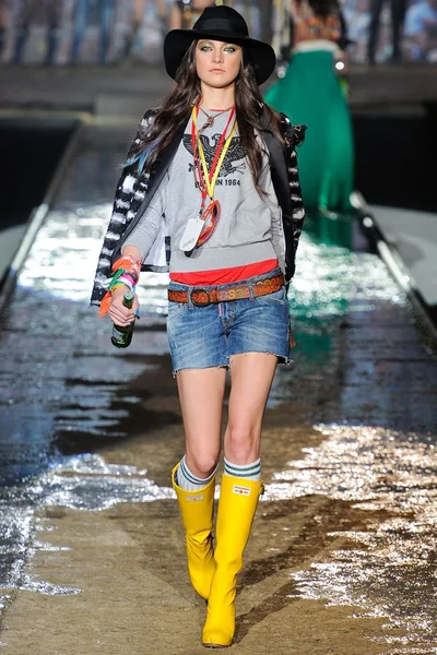 Look 28